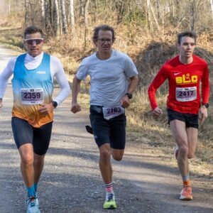 David Schönherr Felix Weber und Raoul Jankowski beim Königsforst Marathon über 63,3km unterwegs